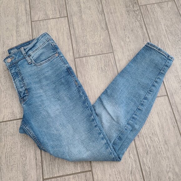 Old Navy Women’s High-Rise Rockstar Super Skinny Jeans Size 8 Short - Picture 1 of 10